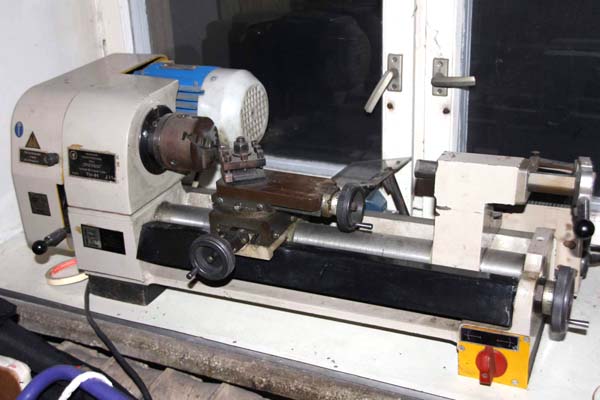 ТН-1М Загальний вигляд токарно-гвинторізного верстата